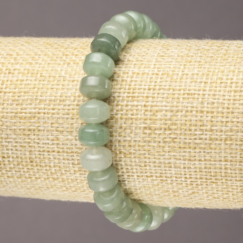Bransoletka na gumce z naturalnego nefrytu, gładkie rondelki, średnica 9×7 mm