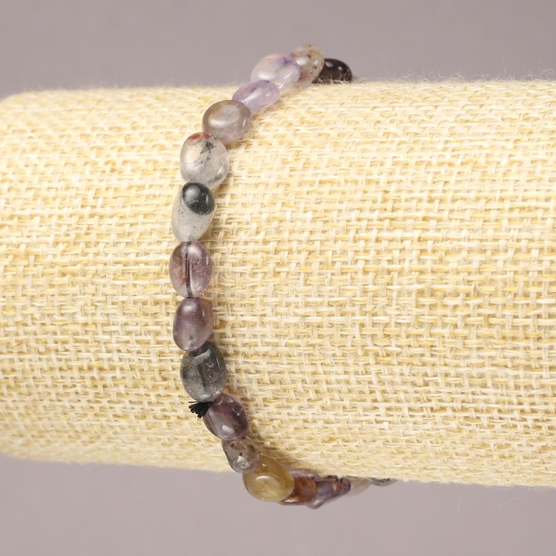 Bransoletka na gumce z naturalnego kamienia — ametyn fasetowany, średnica 7×5 mm
