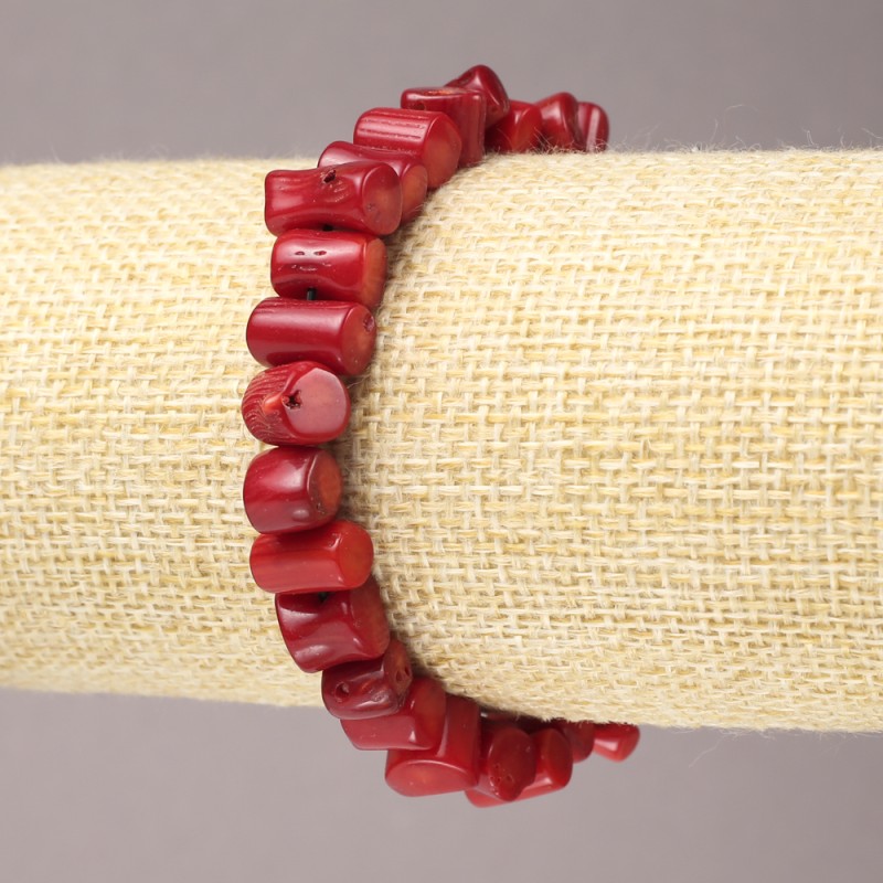Bransoletka na gumce z naturalnego korala, fasetowany koral, średnica 11×6 mm