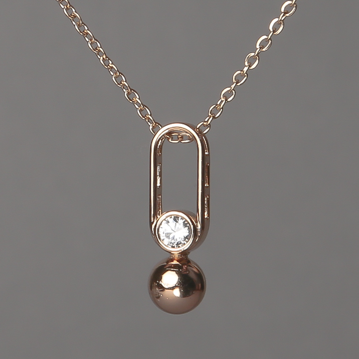 Łańcuszek Xuping z pozłoceniem 18K z wisiorkiem z białą cyrkonią 23×7 mm, grubość 1,6 mm, długość 45–50 cm