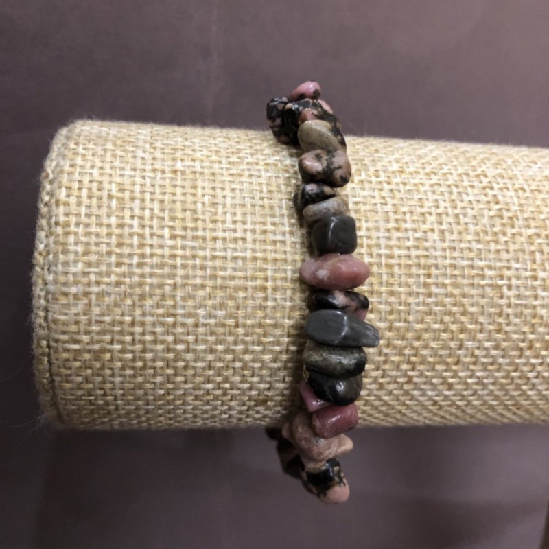 Bransoletka z rodonitu – drobinki, na gumce, 18 cm