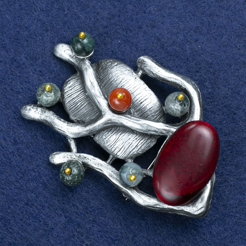 Broszka Gałązka z karneolem i kamieniami mieszanymi, srebrzysty metal, 61×42 mm +