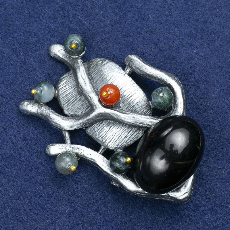 Broszka Gałązka z agatem i kamieniami różnego rodzaju, metal srebrzysty, 61×42 mm +
