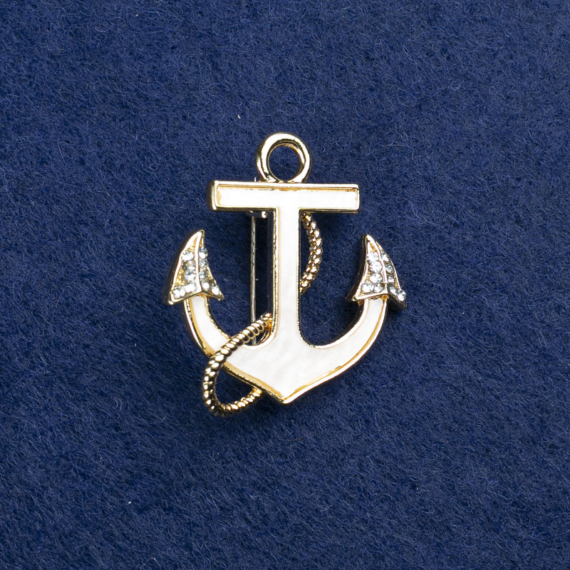 Broszka Kotwica z złotym metalem, perłowym połyskiem i kryształami 30×28 mm +