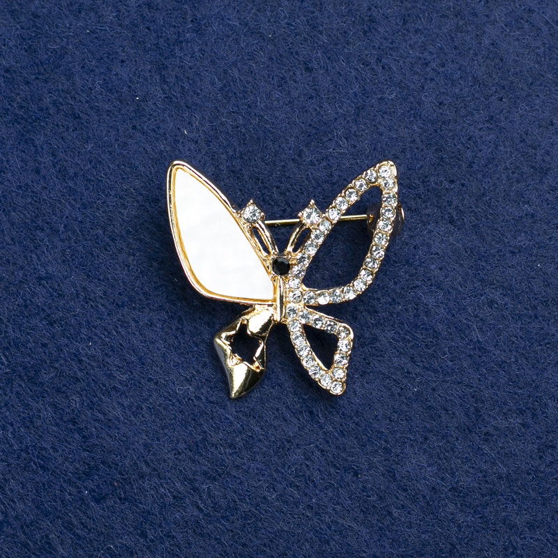 Broszka «Motyl» złocisty metal, perłowy i kryształy 27 mm +