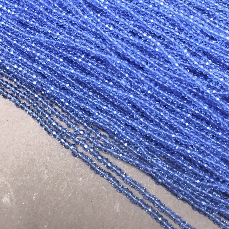Koraliki czeskiego kryształu na żyłce, jasnoniebieskie, przejrzyste, fasetowany rondel, średnica 3 x 2,5 mm +/-; długość 36-38 cm +/-