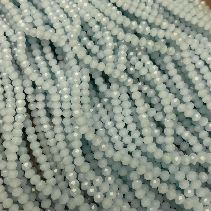 Koraliki czeskiego kryształu na żyłce, matowe, blado-chabrowe, fasetowane rondelki, średnica 3,5×3 mm, długość 36–38 cm +/-