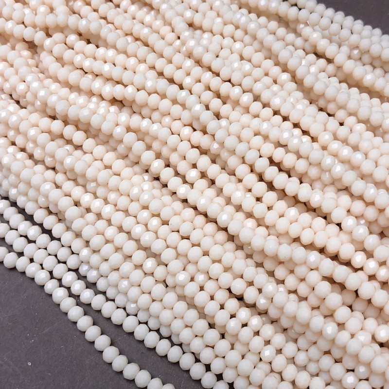 Koraliki czeskie kryształy na żyłce, delikatny brzoskwiniowy kolor, matowe, szlifowany rondel, średnica 3,5×3 mm ±, długość 36–38 cm ±