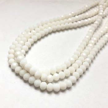 Koraliki czeskiego kryształu na nitce, delikatnie blado-brzoskwiniowe, matowe, fasetowane rondle, średnica 6×4,5 mm, długość 38–40 cm