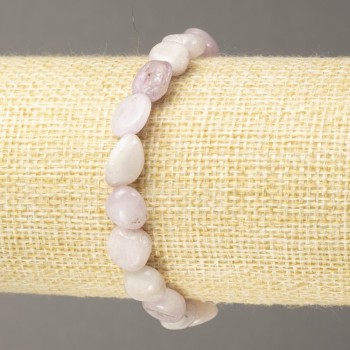 Bransoletka na gumce z naturalnego kunzytu, fasetowane koraliki, średnica 8×11 mm+