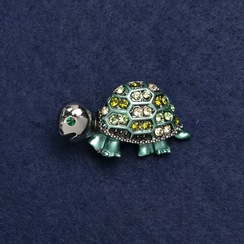 Broszka w kształcie żółwia – metal srebrzysty, emalia i kryształy, 40×23 mm +