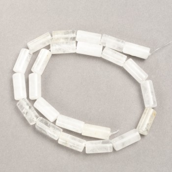 Koraliki na nitce z naturalnego kamienia – kryształ górski cylindryczny, średnica 8×17 mm, długość 39 cm.