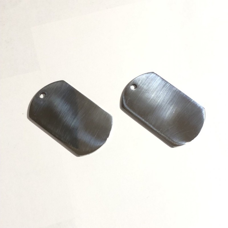 Metalowy wisiorek, żeton srebrzysty, 40×24 mm, średnica wewnętrzna 2,5 mm, grubość 1,5 mm (za 1 sztukę)