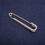 Broszka-spinka z białymi cyrkoniami 57×13 mm żółtego metalu