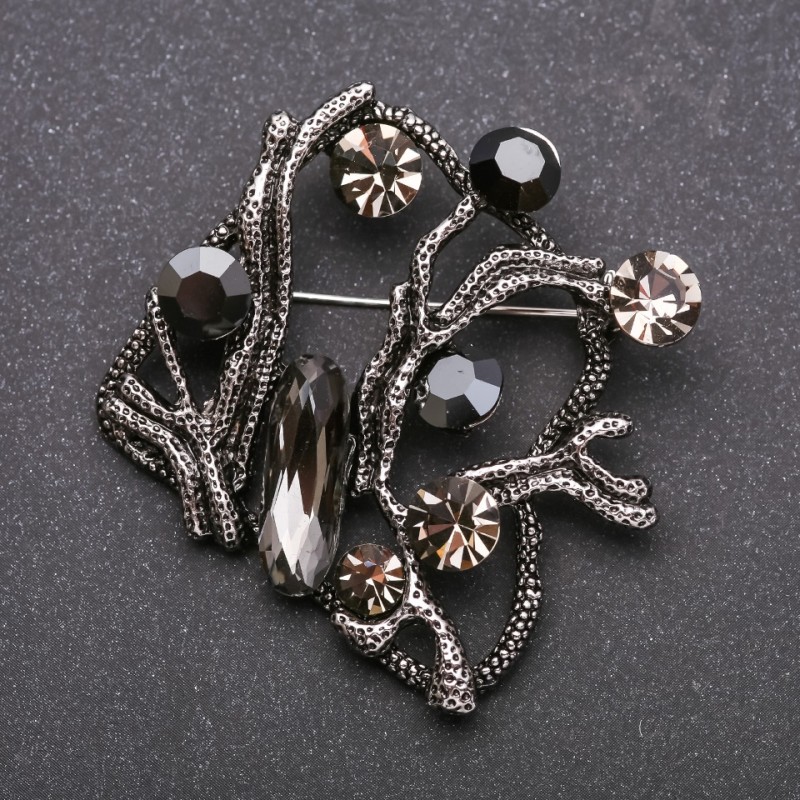 Broszka duża Akcent z szarymi kryształami ze szarego metalu 55×55 mm