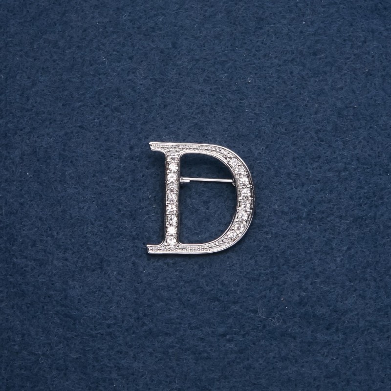 Broszka z inicjałem litery «D» 30x28 mm, kolor metalu «srebro»
