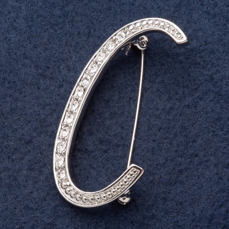 Broszka z serii „inicjał litery C” 5×2 cm, szary metal, z cyrkoniami
