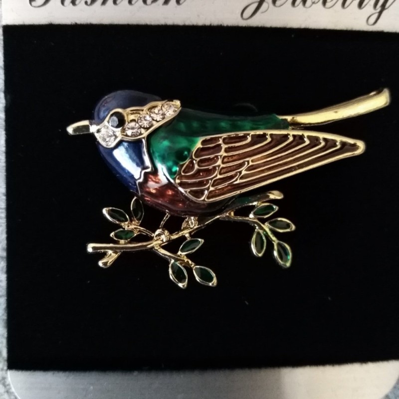 Broszka w kształcie ptaszka na gałęzi z emalią i cyrkoniami, metal złocisty 29×44 mm