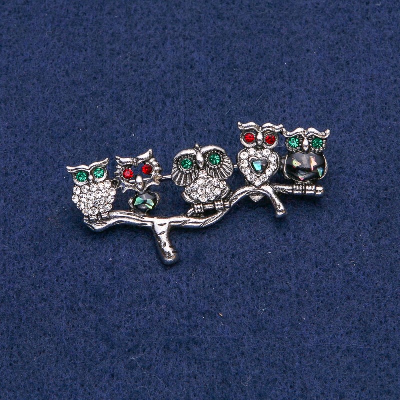 Broszka sowy ze srebrzystego metalu z białymi, czerwonymi i zielonymi cyrkoniami oraz haliotisem 52x33 mm +