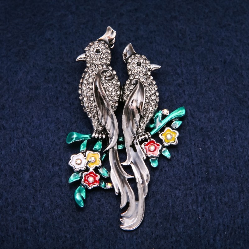 Broszka «Papugi» emaliowana i szare kryształy 42×67 mm