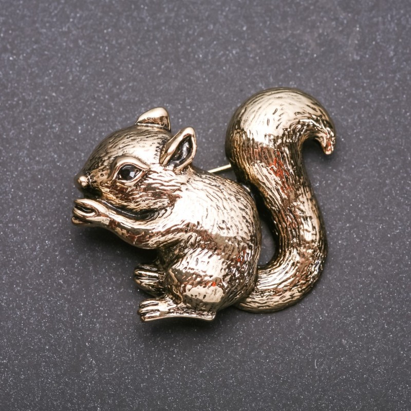 Broszka – Wiewiórka, emalia, kolor żółty, metal złoty, 36×47 mm