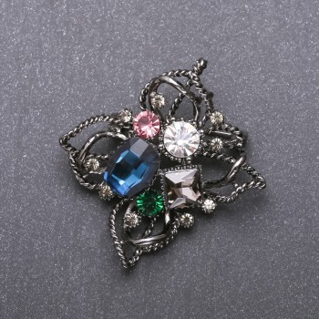 Broszka «Order piękności» z niebieskim kryształem 51×48 mm czarny metal