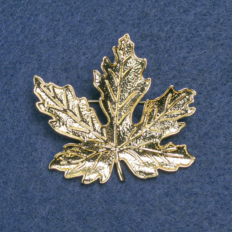 Broszka – Liść klonu, złocisty metal, 42×47 mm +