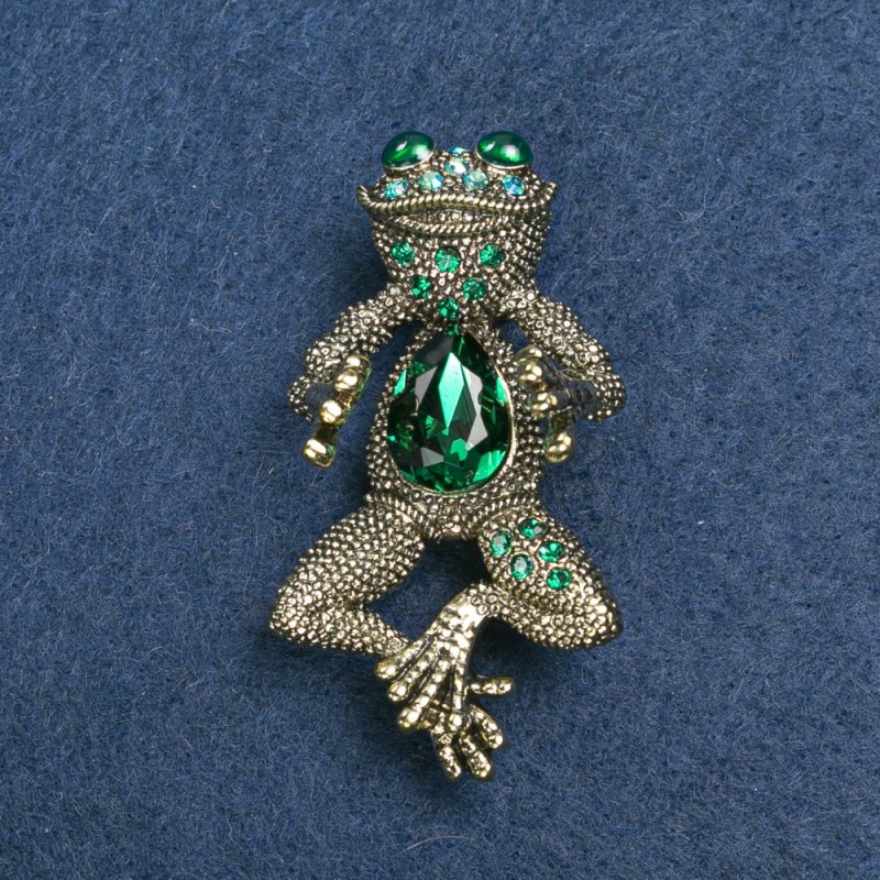 Broszka Żaba z metalem złocistym, zielone i benzynowe kryształy, 36×12 mm +
