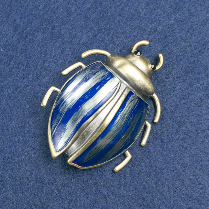 Broszka Żuczek z odcieniem złocistego metalu, z niebieską emalią i czarnymi kryształami 58×24 mm +
