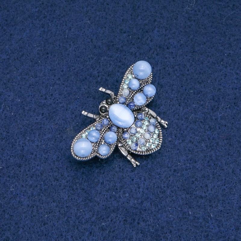 Broszka Motyl z kamieniem kocie oko i niebieskimi kryształami, srebrzysty metal 40×20 mm +
