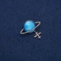 Broszka Saturn Kocie oko z samolotem, ciemny metal z białymi strassami 35×20 mm +