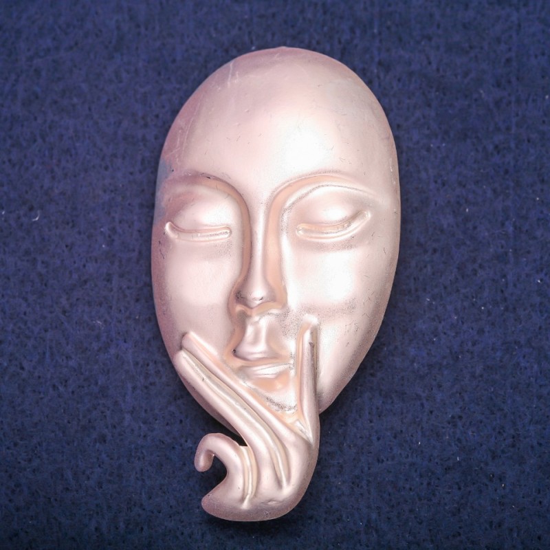 Broszka „Akcent Maski” ze srebrzystym metalem 39×73 mm