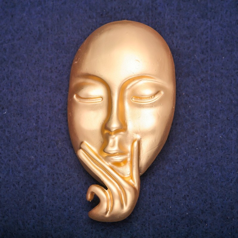 Broszka Akcent Maska – metal złocisty, 39×73 mm