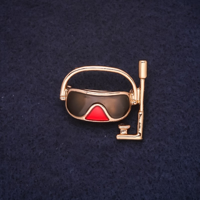 Broszka Maska 30×28 mm, emalia, kolor brązowy i czerwony, metal złocisty