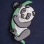 Broszka Panda z plastiku, kolor biały, czarny i zielony, 74×40 mm