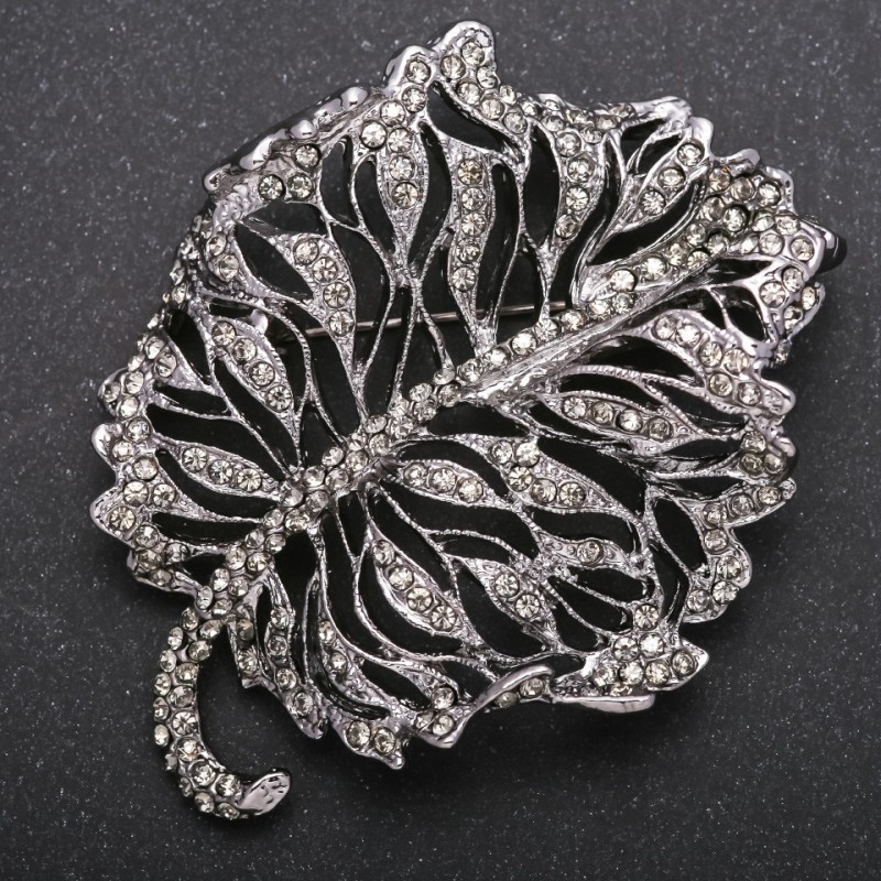 Broszka Liść w ciemnych kryształach, kolor metalu „ciemne srebro” 58×72 mm