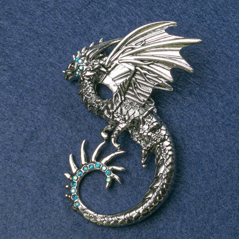 Broszka «Smok» srebrzysty metal z błękitnymi kryształami w kolorze benzynowym 68×54 mm
