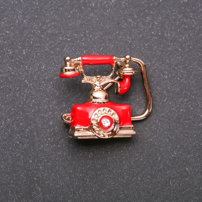 Broszka Telefon z czerwonej emalii na żółtym metalu 27×24 mm