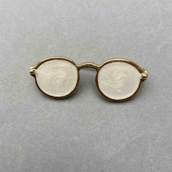 Broszka „Okulary” z perłową emalią, złoty metal 15×40 mm