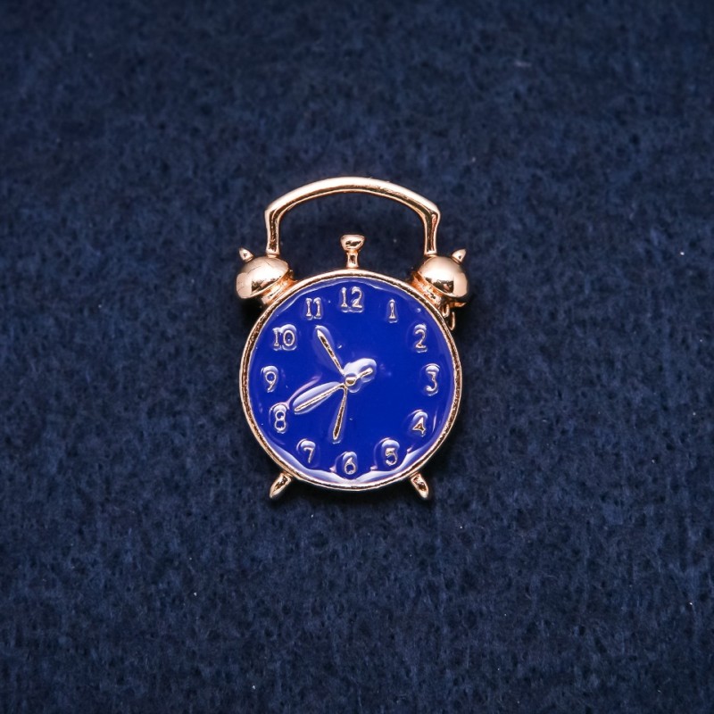 Broszka «Zegar-budzik» z niebieską emalią i żółtym metalem, 20×27 mm