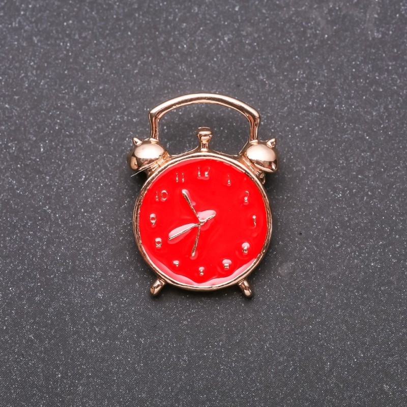 Broszka «Zegar Budzik» z czerwoną emalią i żółtym metalem, 20×27 mm
