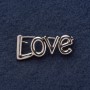 Broszka "LOVE" 3×1,5 cm z szarego metalu