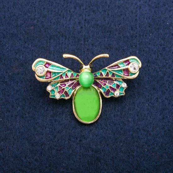Broszka Motyl kolorowa emalia, białe kryształy i zielone kocie oko, złocisty metal 27×42 mm