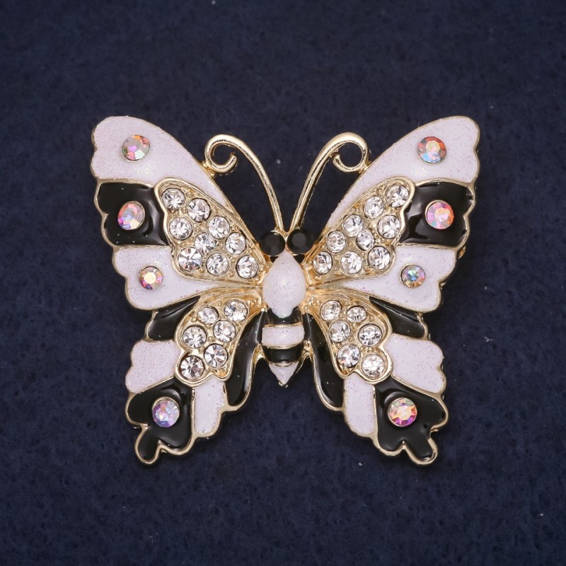 Broszka Motyl 43×38 mm, kryształy, emalia, kolor biały, czarny, kameleonowy, metal złocisty