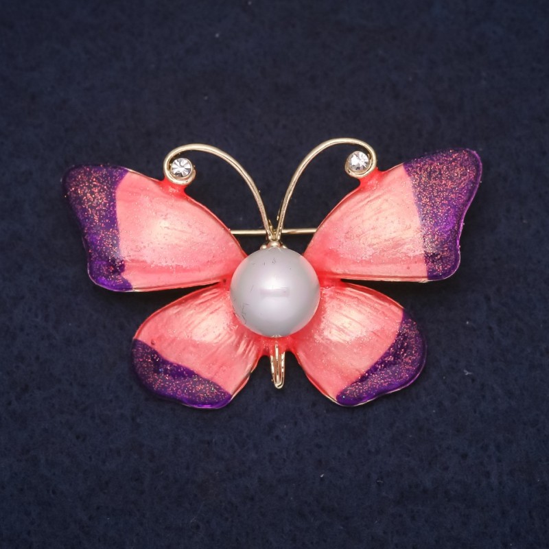Broszka Motyl 47×30 mm, z kryształami, emaliowana, kolor: biały, fioletowy, różowy, metal złocisty
