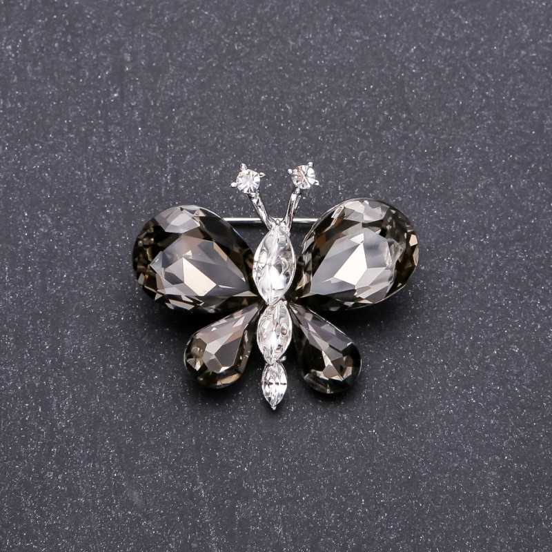 Broszka motyl z szarymi kryształami 36×30 mm, biały metal