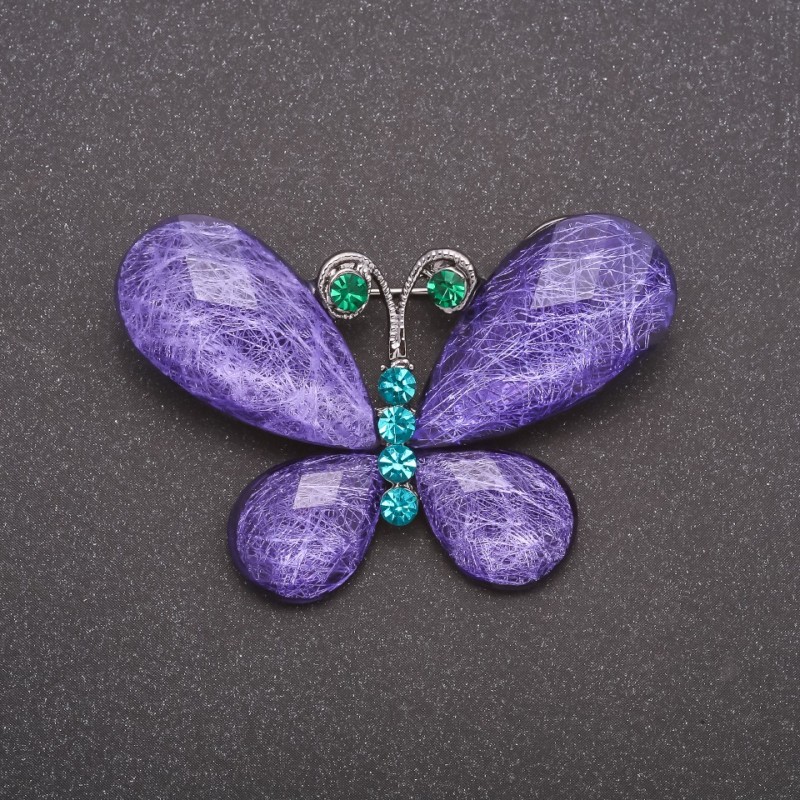 Broszka z fioletowym efektem akwarium – motyl, szary metal, 34×54 mm