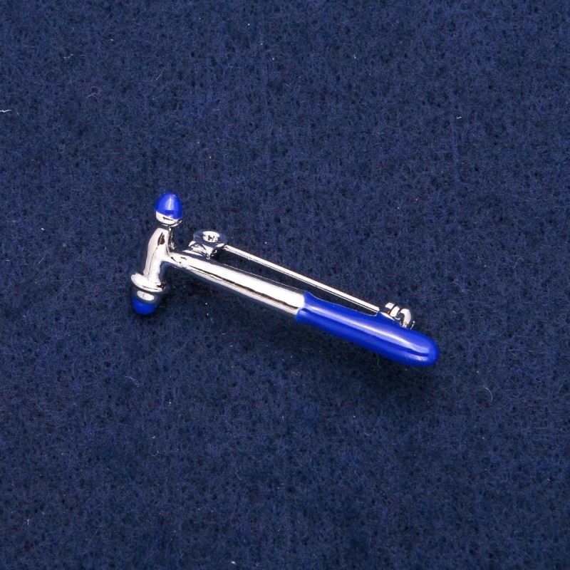 Broszka «Młotek neurologiczny», niebieska emalia, metal srebrzysty 16×36 mm