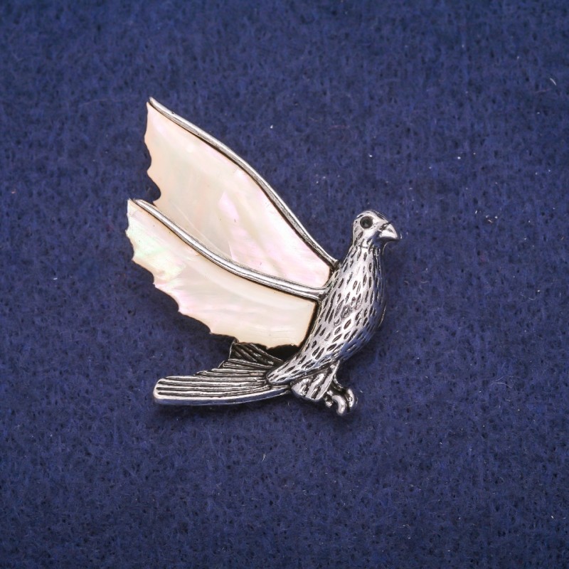 Broszka Ptak z wstawką perłową, srebrzysty metal 38×48 mm