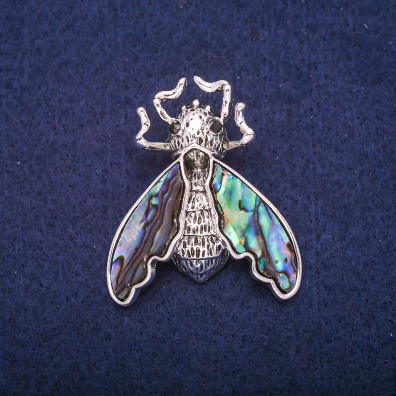 Broszka Motyl z wstawką haliozytu, metal srebrzysty 37×44 mm
